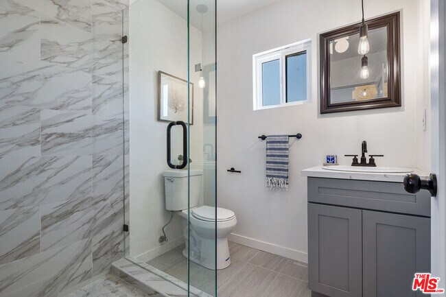 Building Photo - 2217 Scott Ave