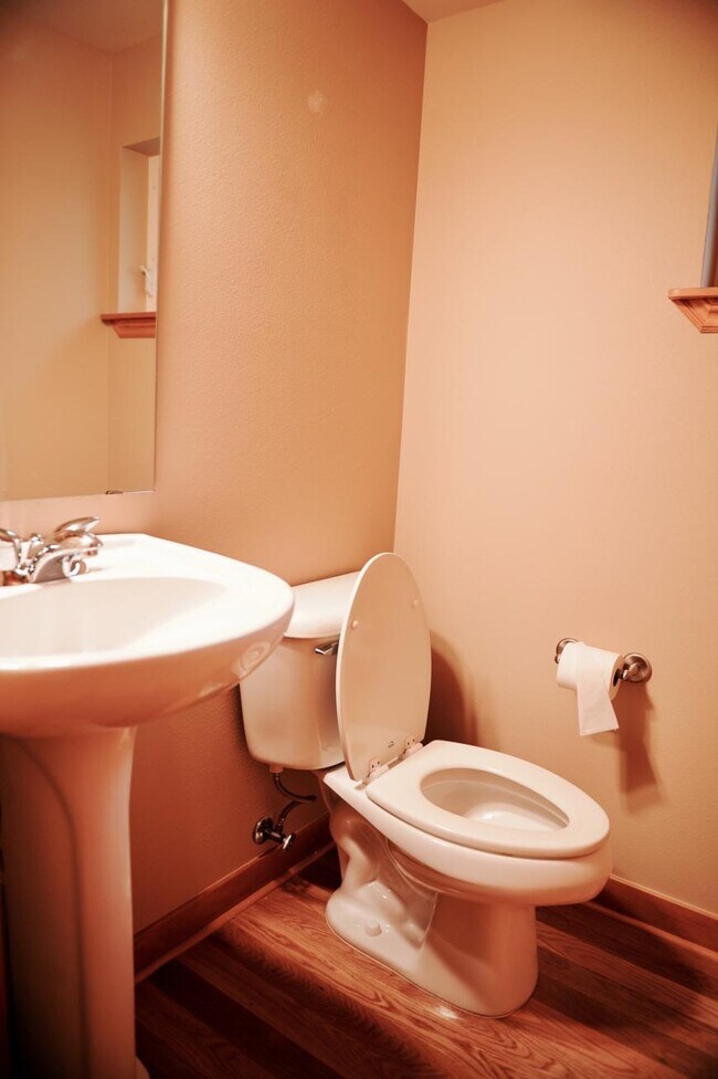 Building Photo - 3 bedroom in Seattle WA 98115