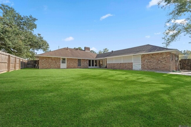 Building Photo - 685 Daventry Dr