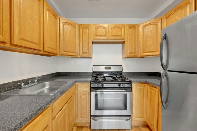 Building Photo - 3313 Rombouts Ave