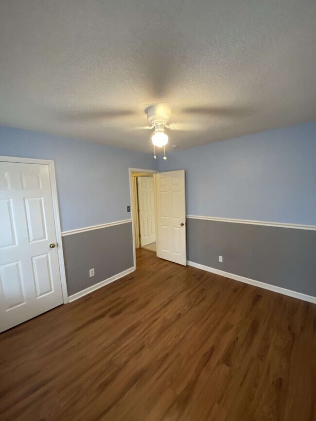 Building Photo - Charming 3 Bed Colonial in Woodcroft!