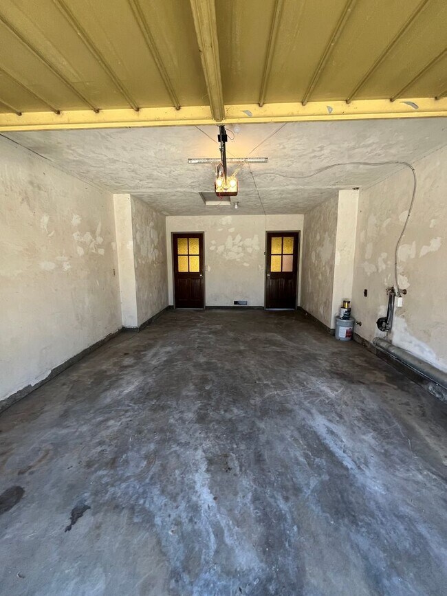 Building Photo - 4061