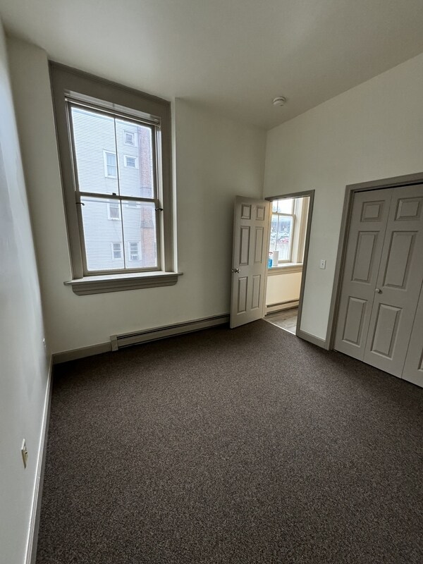 Building Photo - 260 College St