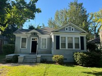 Building Photo - Adorable Bungalow