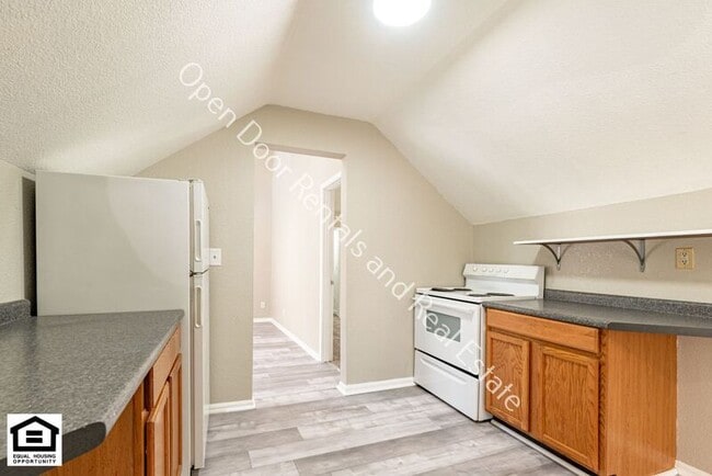 Building Photo - 731 3rd St