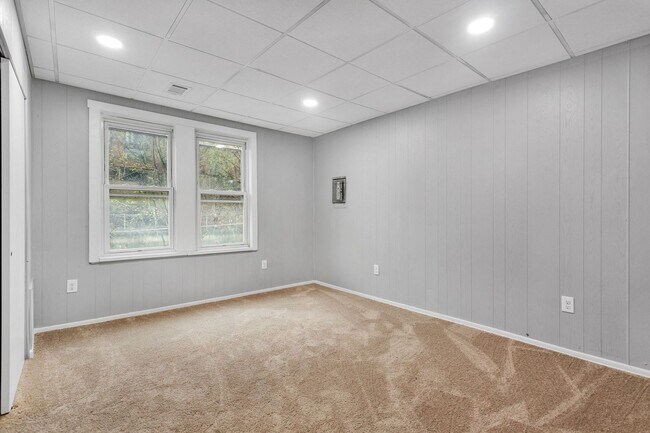 Building Photo - 4 Bed 2 Bath - Newly updated Shadyside home