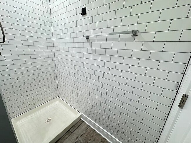 Building Photo - 2233 N Southport Ave