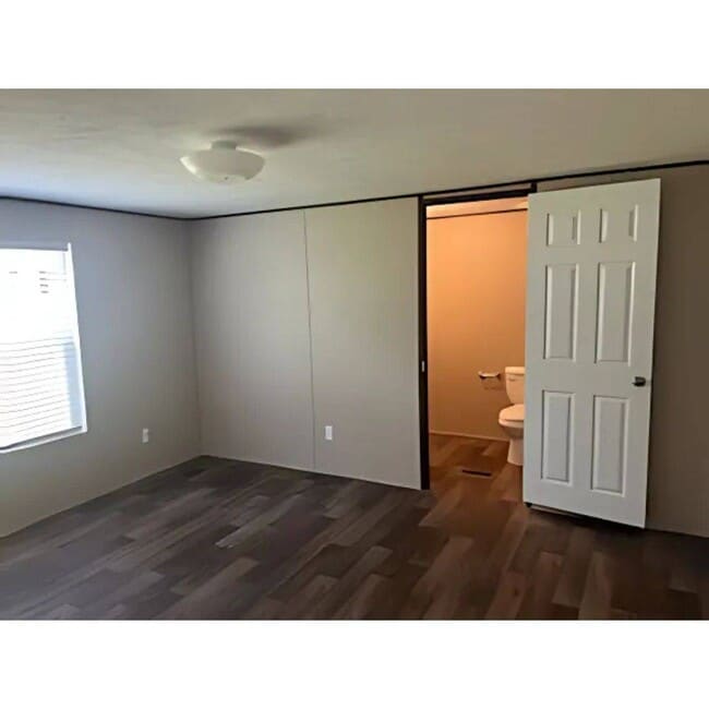 Building Photo - 1085 Spring Bay Rd