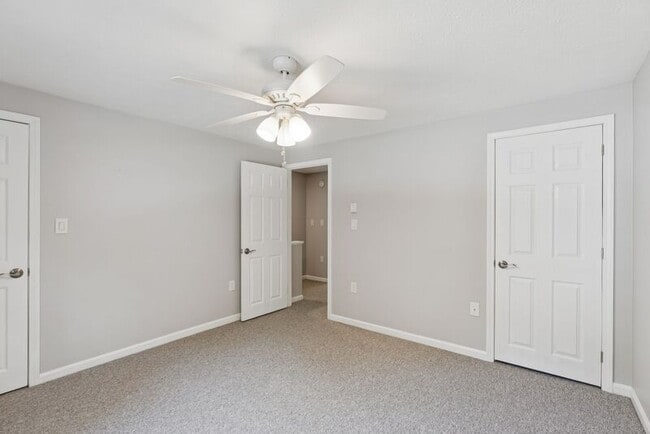 Building Photo - 5 Woodvale Ct