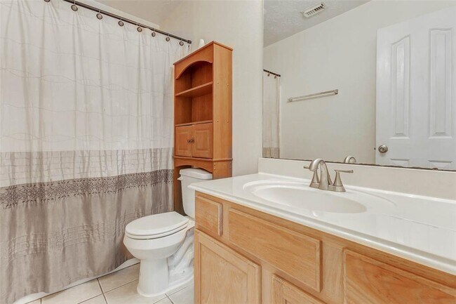 Building Photo - 22915 Sebastian Dr