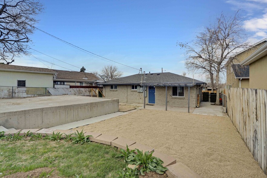 Private Back Yard with 2 Parking Spaces - 1542 W Nevada Pl