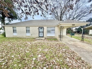 Building Photo - 3940 Schoolfield Rd