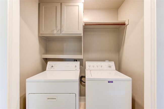 Building Photo - 3843 Westmeadow Dr