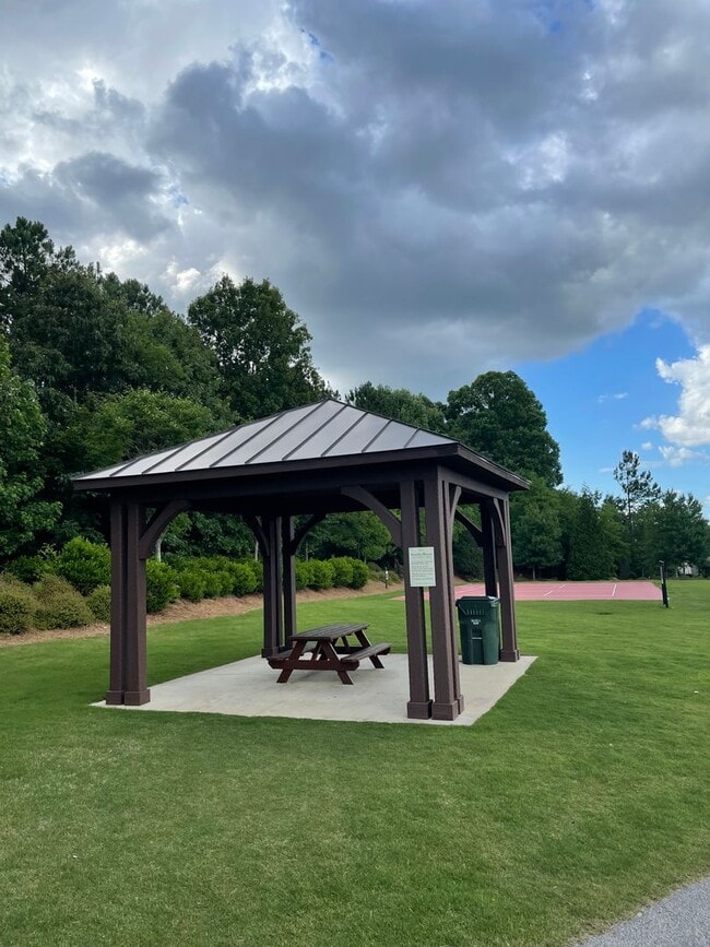 Building Photo - End Unit Townhome in Highland Creek Community!