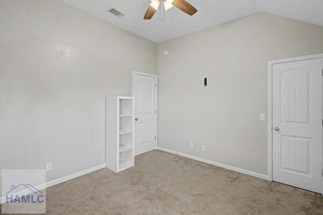 Building Photo - 976 Oak Crest Dr