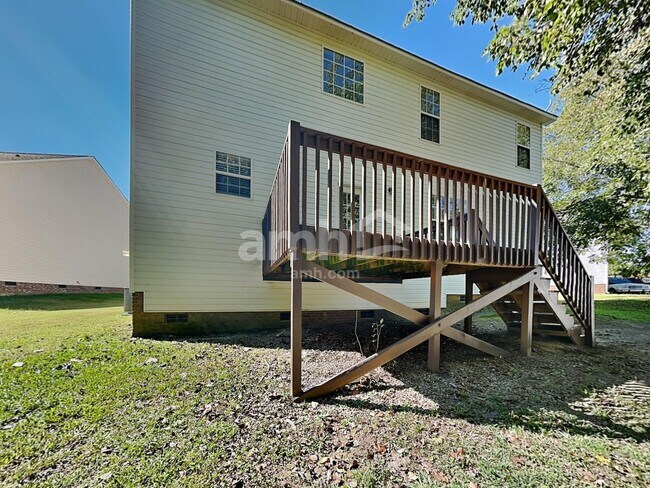 Building Photo - 134 Kimeo Way