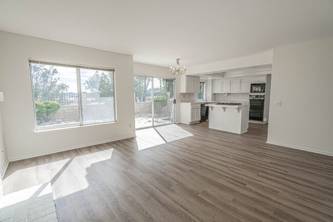 Building Photo - Charming Castaic Home Available 4/7/26