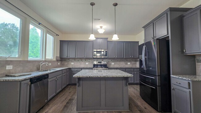 Building Photo - 489 Green Arbor Ln