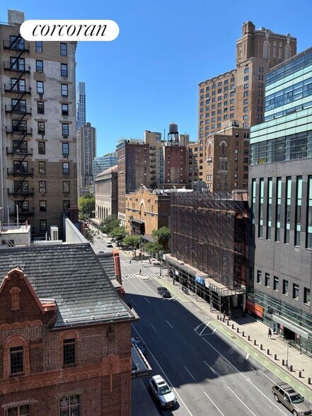 Building Photo - 175 W 76th St