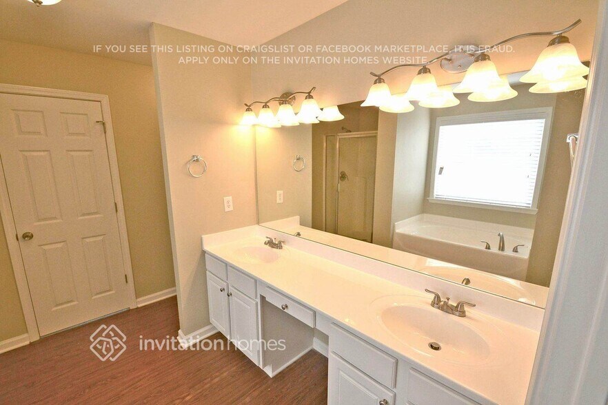 Building Photo - 3100 Delacorte Dr