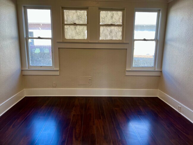 Building Photo - 1042 N Harrison Ave