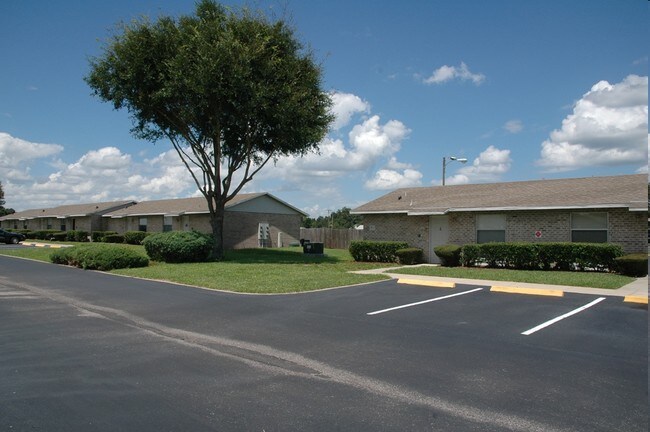 Misty Woods - Bushnell, FL | Apartment Finder