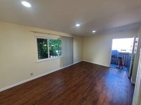 Building Photo - 1123 Chula Vista Ave