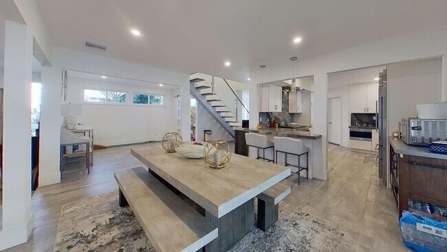 Building Photo - Waterfront Lido Island with Pool