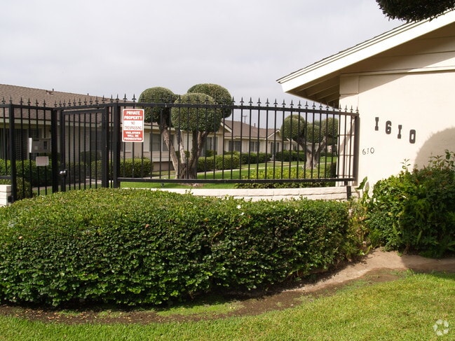 Building Photo - 1600-1610 Mabury Street