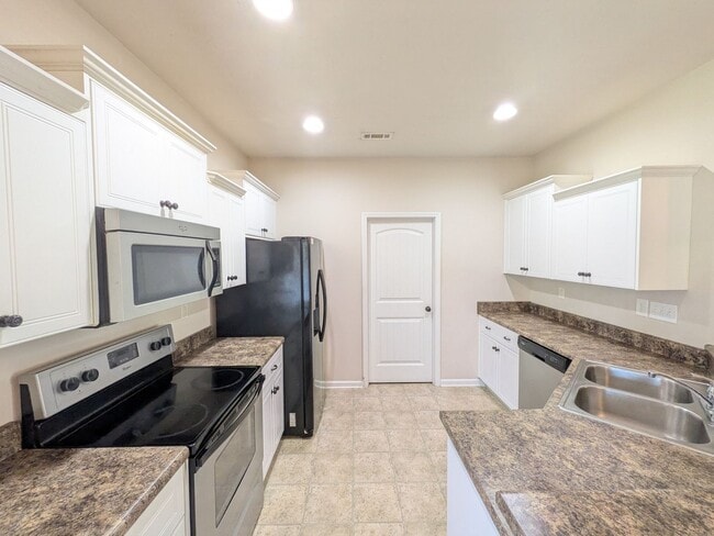 Building Photo - 859 Westlawn Dr
