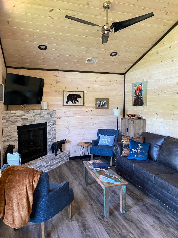 Building Photo - 4227 Round Top Way