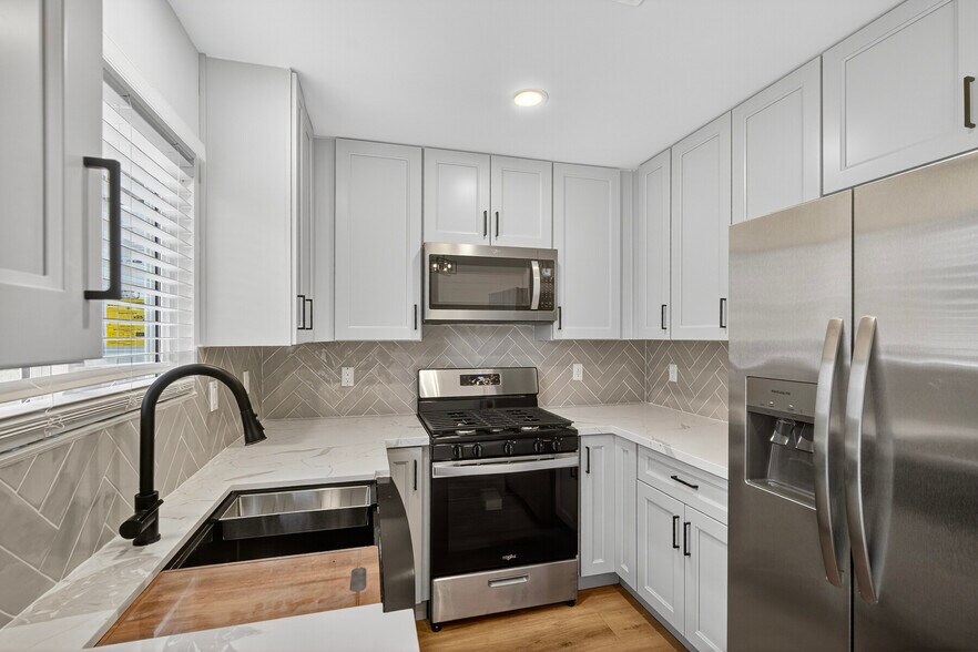 Building Photo - 11972 Walnut St