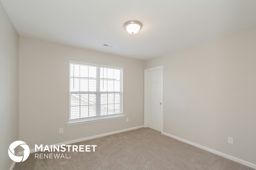 Building Photo - 1911 Elizabeth Oaks Ave