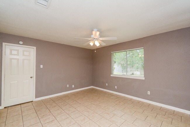 Building Photo - 8607 Crystal Cove Cir