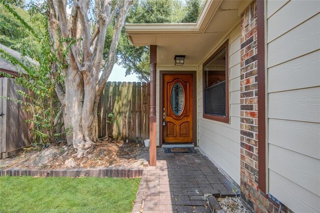Building Photo - 4718 Brooklawn Dr