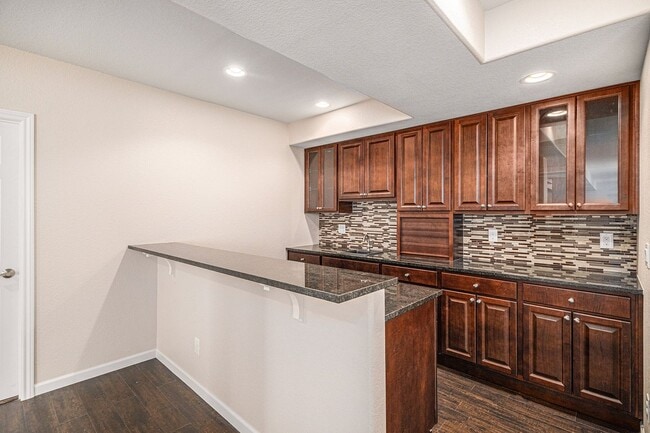 Building Photo - Spacious 4 bedroom 4 bathroom home in the heart of Lone Tree!