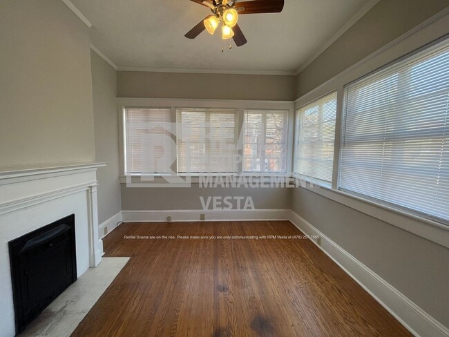 Building Photo - Beautiful Three Bedroom Home in Historic V...