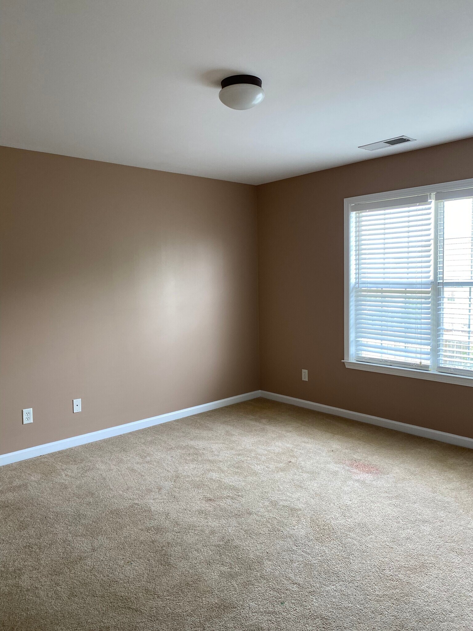 Building Photo - 6321 Overlook Dr