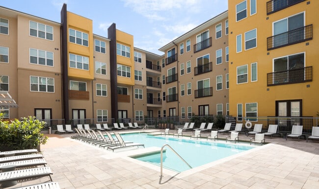 Building Photo - 3001 Esperanza Crossing