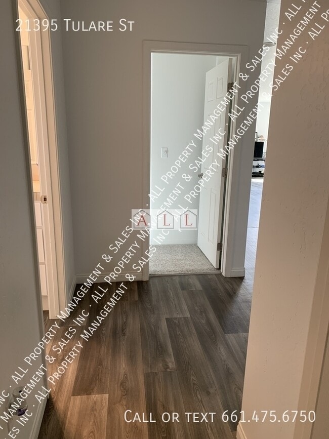 Building Photo - 21395 Tulare St