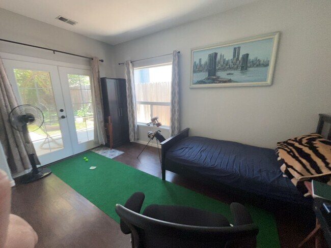 Building Photo - Spacious East Davis Home available in July!