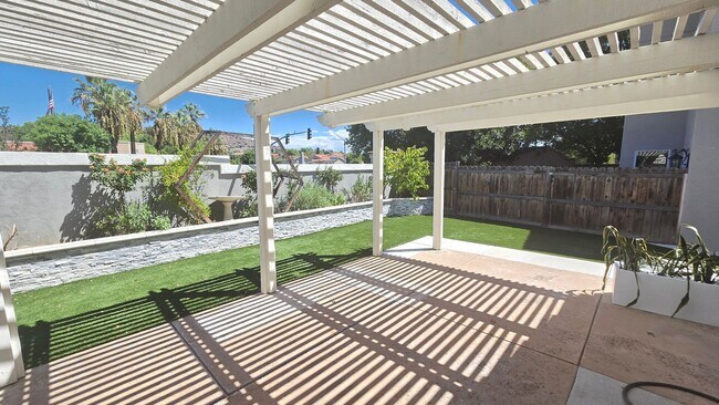Building Photo - 2145 Cedar Glen Dr