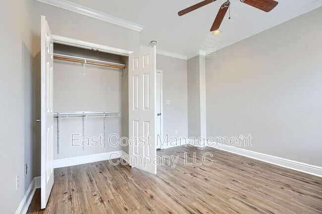 Building Photo - 1122 Scott St