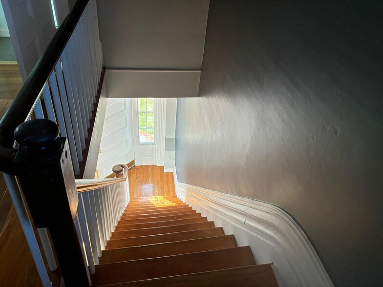 Stairs - 21 Franklin St