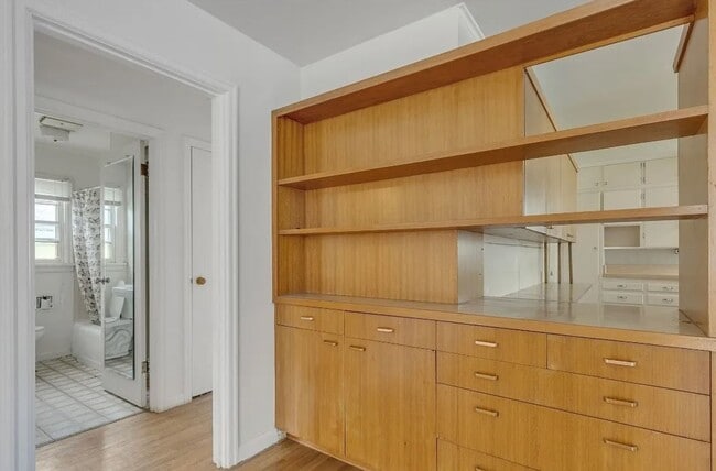 Building Photo - Private 1 bedroom