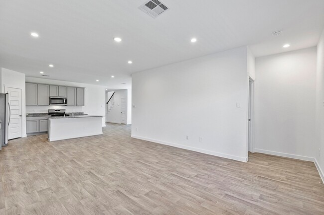 Building Photo - 31634 Whittis Hl Wy