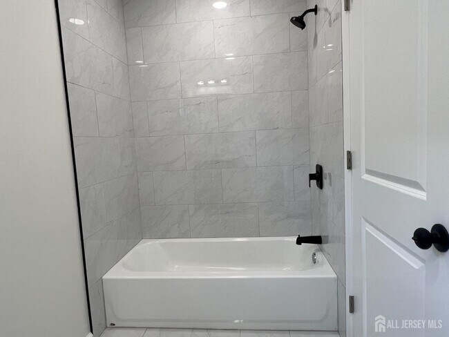 Building Photo - 33 Obert St