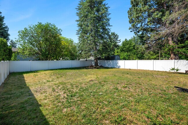 Building Photo - 806 S Adams Rd