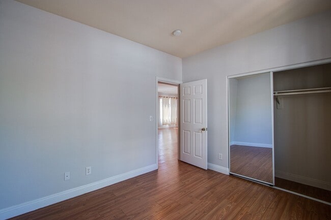 Building Photo - 4 bedroom 3 bath centrally located home