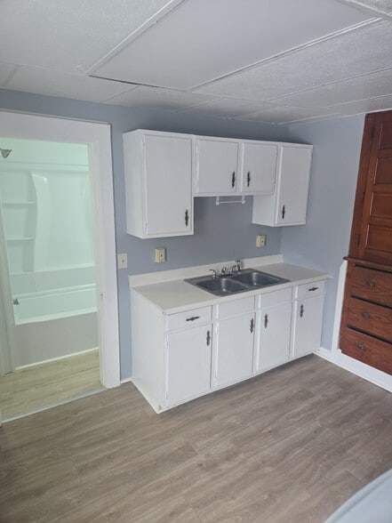 Primary Photo - 19 East St